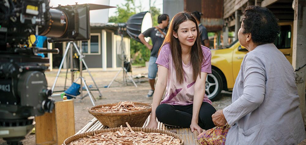 เบื้องหลังมายา - ‘อี๊ด’ทุ่มเต็มที่หนังเรื่องแรก ไม่ทำงานอื่น-คุ้มกับสิ่งที่ได้มา