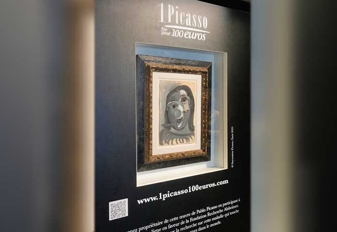 ภาพวาด "ศีรษะของสตรี" โดยปาโบล ปิกัสโซ ซึ่งวาดในปี 1941 ถูกนำมาจัดแสดงในปารีส เมื่อวันศุกร์ที่ 10 เมษายน 2026 ก่อนการจับฉลากเพื่อนำภาพวาดนี้ไประดมทุนเพื่อการวิจัยโรคอัลไซเมอร์