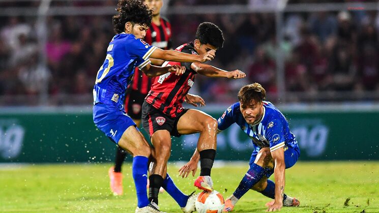 เมืองทอง แบ่งแต้มจากบ้านชลบุรียังอยู่โซนตกชั้น พลังกาญจน์ต้านบุรีรัมย์ไม่ไหว