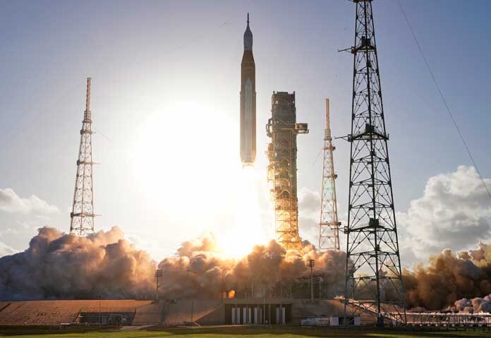 จรวด Artemis II SLS (Space Launch System) ของ NASA พร้อมยานอวกาศ Orion ถูกปล่อยจากศูนย์อวกาศ Kennedy ในวันพุธที่ 1 เมษายน 2569 ที่ Cape Canaveral รัฐฟลอริดา