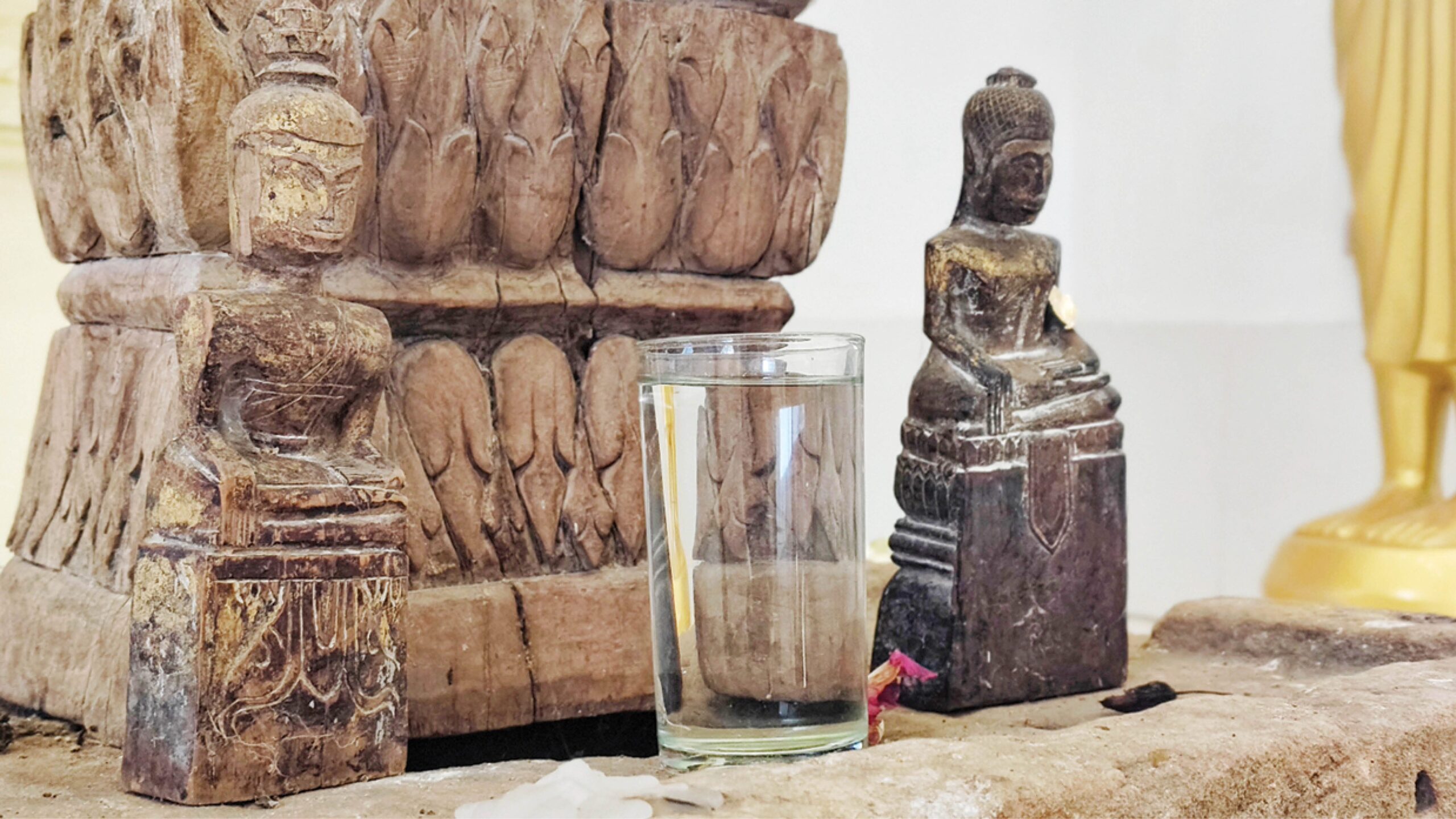 เที่ยววัด-วันหยุด – ไหว้‘หลวงพ่อไม้แก่นจันทน์’  พระพุทธรูปไม้ อ.ครบุรี