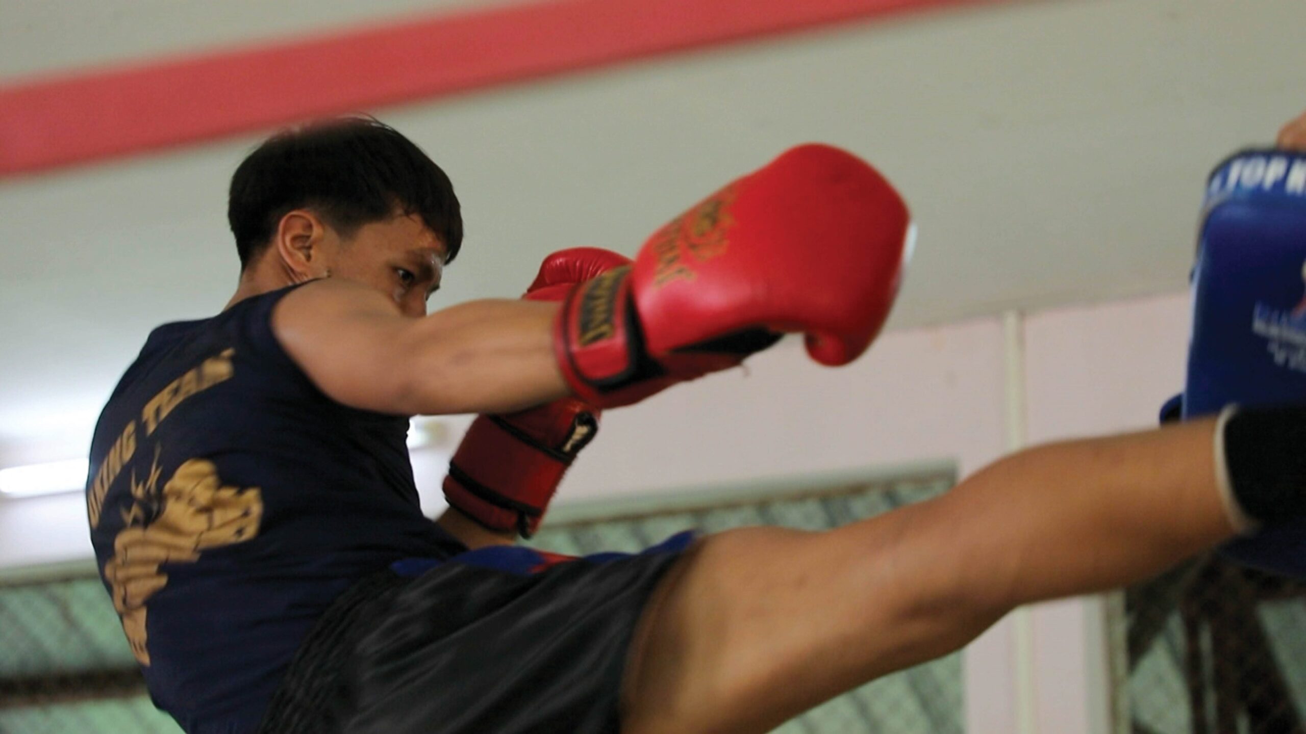 สดจากเยาวชน – หมัดของโอกาส  ในสังเวียนเด็กสู้