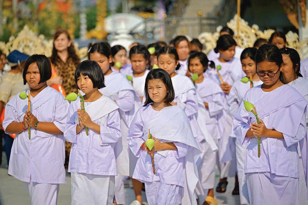 สดจากหน้าพระ - ผ้าไตรพระราชทานวัดลาดเป้ง ‘โครงการล่องนที สู่วิถีธรรม’