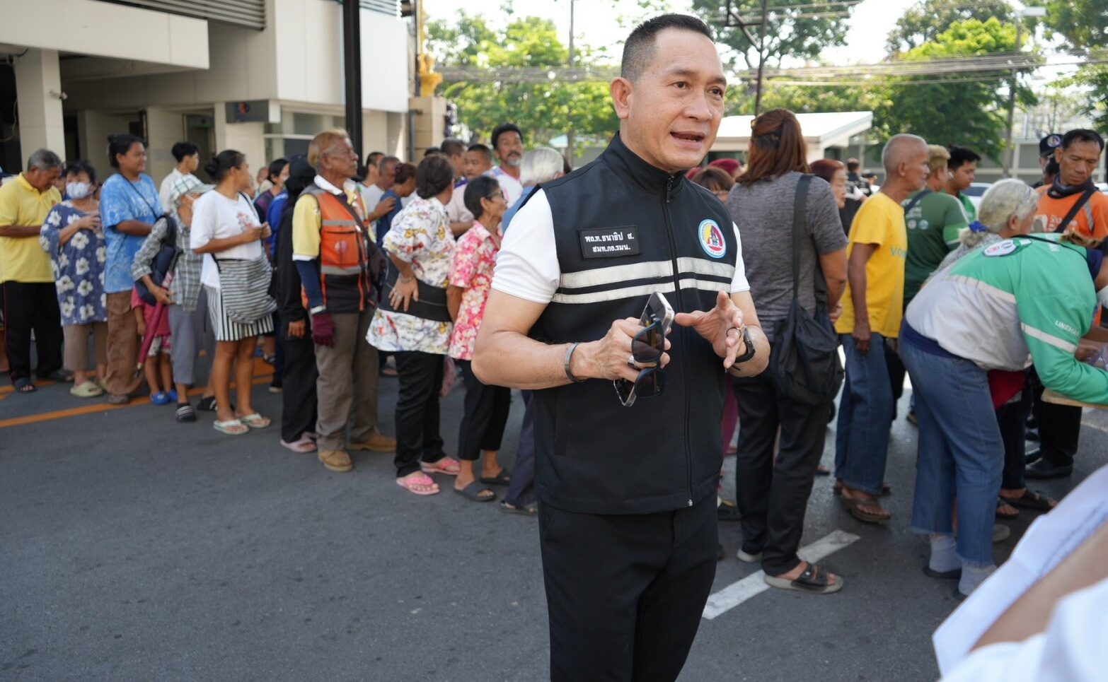 กอ.รมน. ลุยแก้ค่าครองชีพ เปิด ‘ตู้ปันน้ำใจ’ ผนึกกำลังรัฐ-เอกชน ช่วยประชาชนทั่วไทย