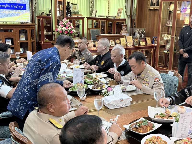 'วันนอร์'