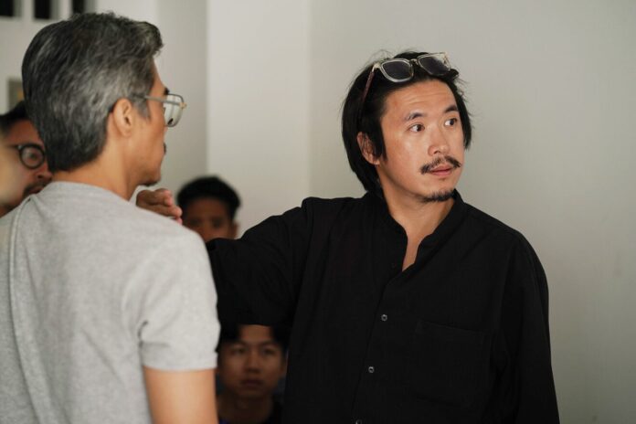 เบื้องหลังมายา