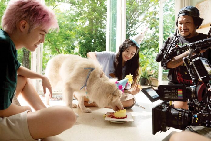 เบื้องหลังมายา