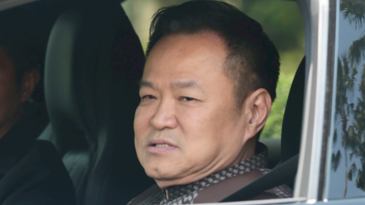 “อนุทิน” ปิดวาจา เดินจ้ำอ้าวขึ้นรถ เมินตอบคำถาม โดนจี้ปมร้อนโรงกลั่นไม่ให้ความร่วมมือลดค่ากลั่น