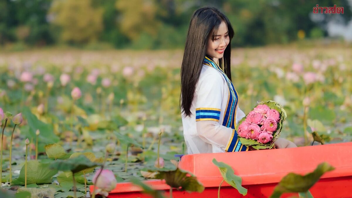 ตกใจตั้งตัวไม่ทัน นทท.แห่มาเที่ยวนาบัวขอซื้อช่อดอกบัวถ่ายรูปเช็กอิน เชิญเช้าชมฟรีสวยงามเกือบทั้งปี