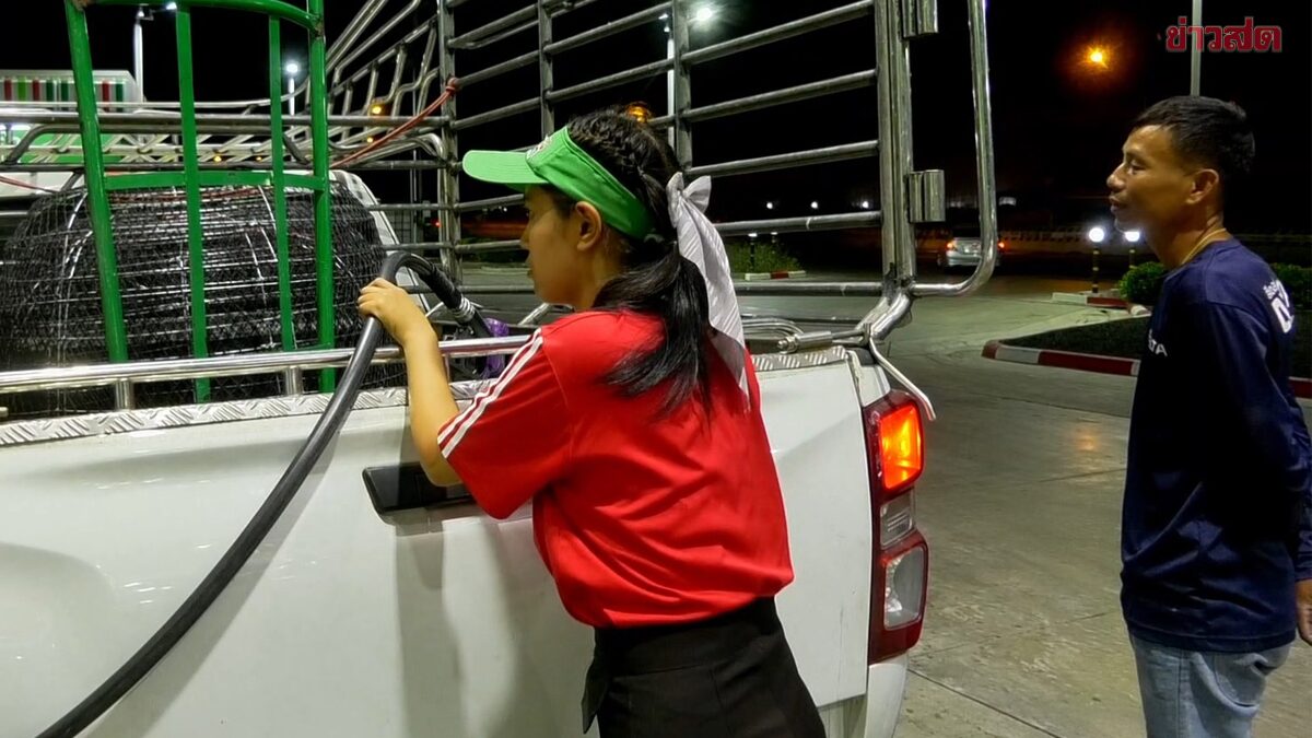 ชาวบุรีรัมย์ แห่เติมน้ำมันหลังปรับราคา ตัดพ้อได้แต่ทำใจ ไม่รู้จะรวยยังไงแล้ว