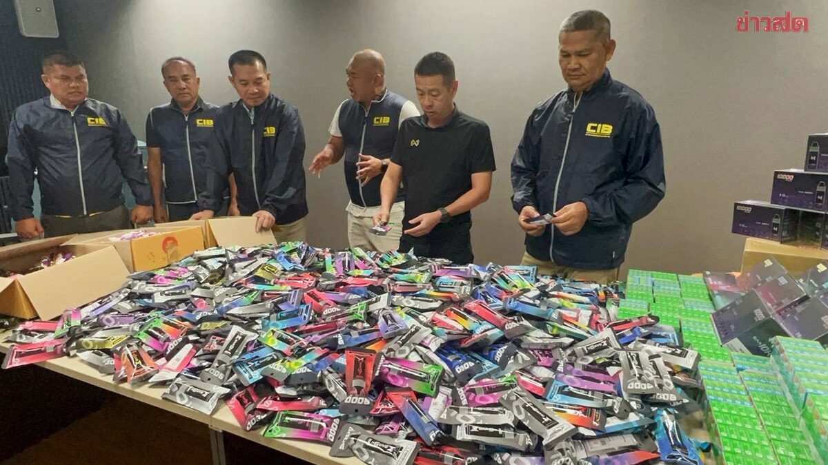 บุกค้นศูนย์กระจายสินค้าหาดใหญ่ ทลายเครือข่ายบุหรี่ไฟฟ้า ยึดกว่า 1.5 ล้าน
