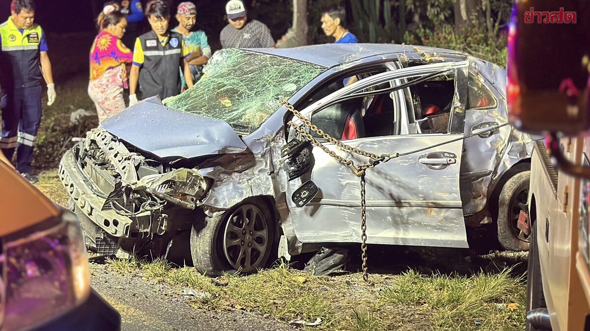 ไปไม่ถึงงานบวชเพื่อน หนุ่มขับเก๋ง หลับใน พุ่งชนต้นไม้พังยับ เจ็บ3ราย