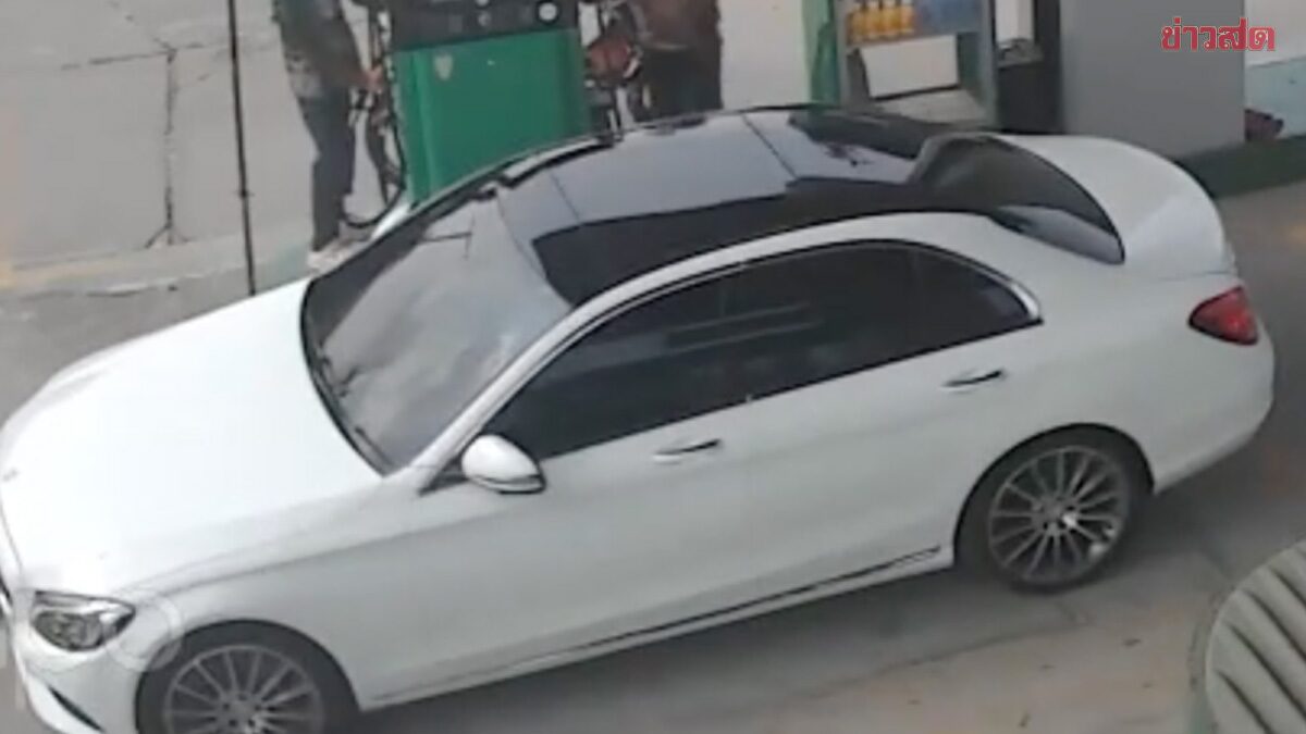 สาวหน้าตาดี ขับรถหรู เติมน้ำมันเบนซิน 1,000 ก่อนรีบซิ่งรถออกจากปั๊ม