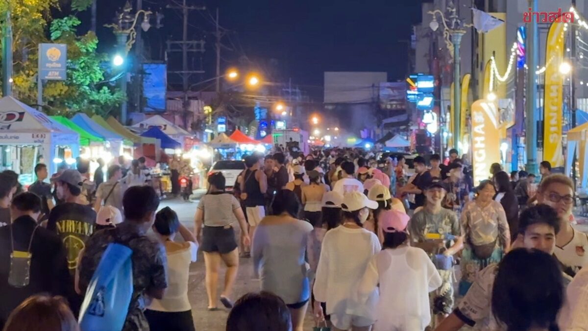 ขอนแก่นก็แน่นเล่นน้ำสงกรานต์ ก่อนเปิดงานอย่างเป็นทางการวันพรุ่งนี้ ตร.ปรับเดินรถแก้ติดขัด