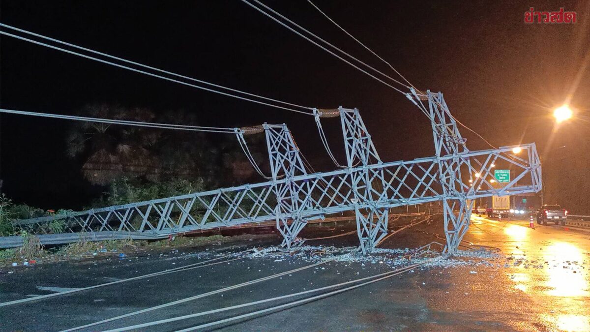 พายุถล่มปราจีน ทำเสาไฟโค่น 24 ต้น ทำไฟดับเกือบทั้งเมือง เจ้าหน้าที่เร่งซ่อมแซม