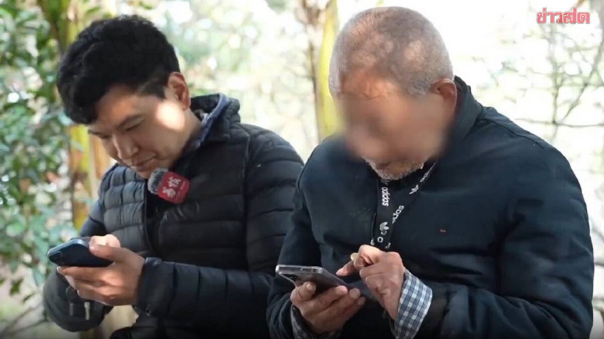 ชายวัย 36 ปี ลาออกจากโรงงาน มาทำอาชีพ “หลานเต็มเวลา” ดูแลผู้สูงอายุ