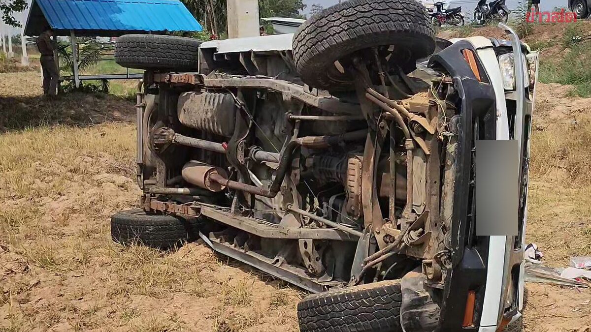 2 คุณตา ชวนกันมาหาหลานแรกเกิด ขับกระบะตกข้างเสียชีวิต1 เจ็บ1