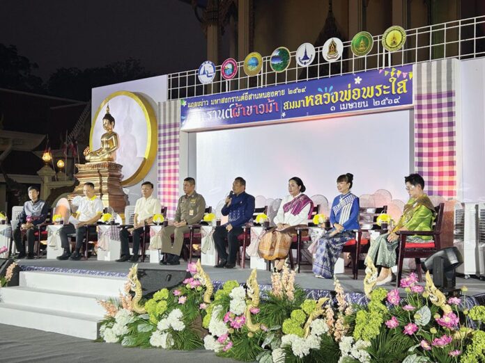 เที่ยววัดวันหยุด