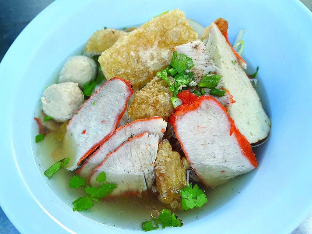 อิ่มอร่อย - ตาทุย บะหมี่เกี๊ยวหมูแดง ทีเด็ดในซอยบางนา-ตราด3