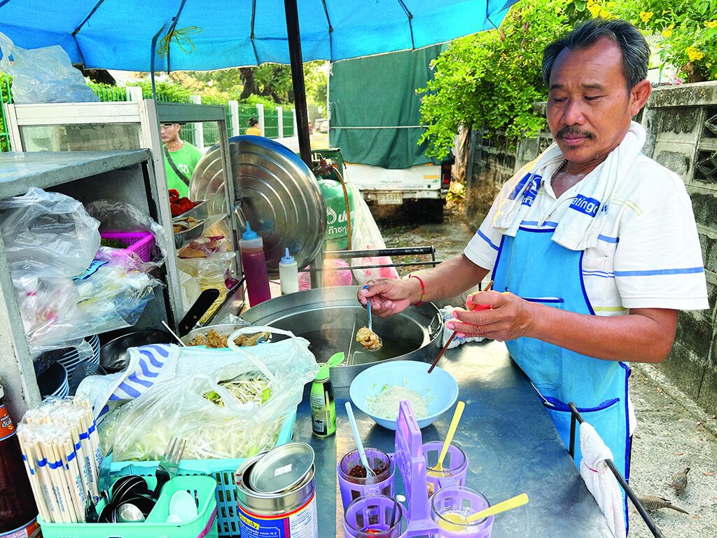 อิ่มอร่อย - ตาทุย บะหมี่เกี๊ยวหมูแดง ทีเด็ดในซอยบางนา-ตราด3