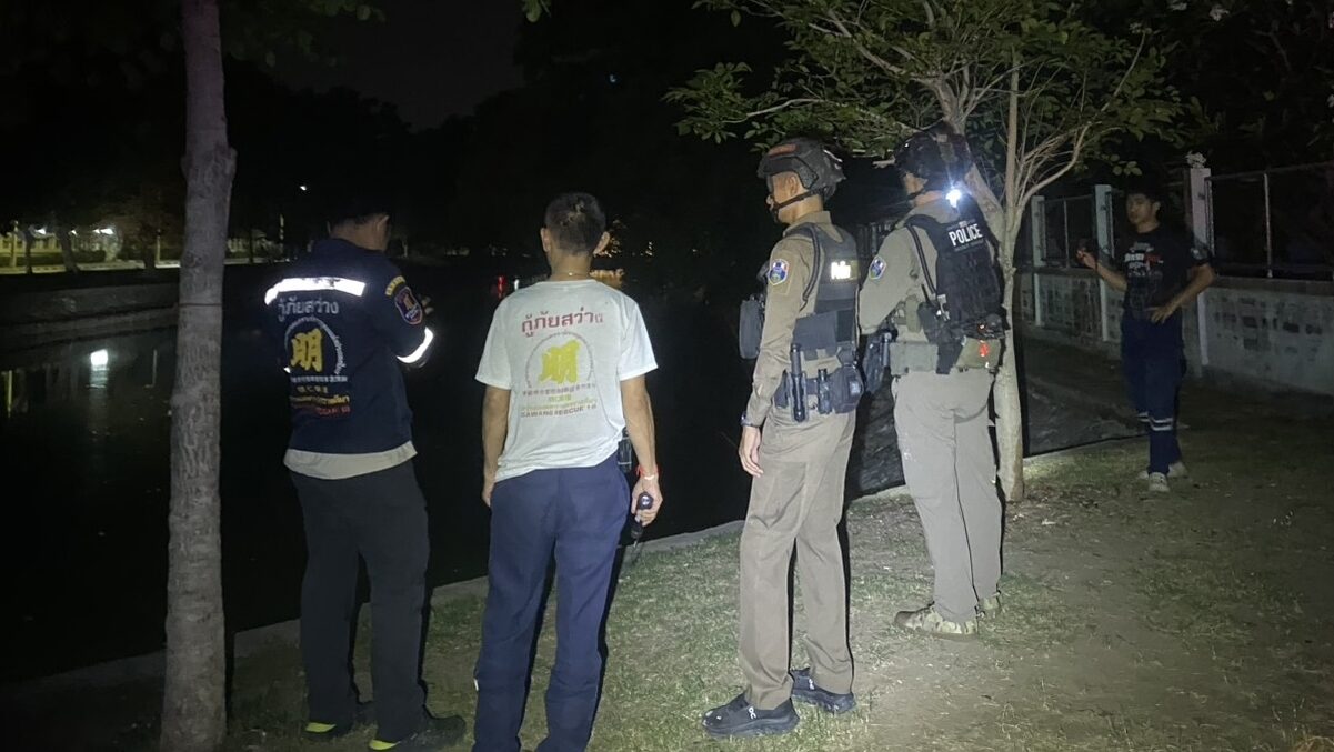 สยอง! ชายนิรนาม จมน้ำเสียชีวิต คาคูเมืองโคราช คาดลงเล่นน้ำคลายร้อนเกิดเป็นตะคริว