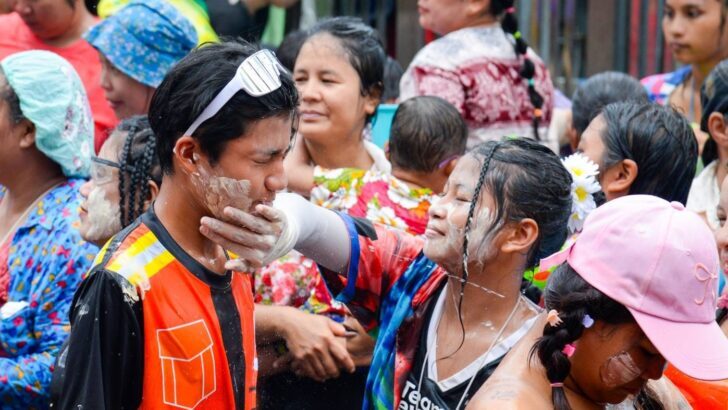 Songkran celebrations continue in Phra Pradaeng with Mon cultural festival drawing large crowds