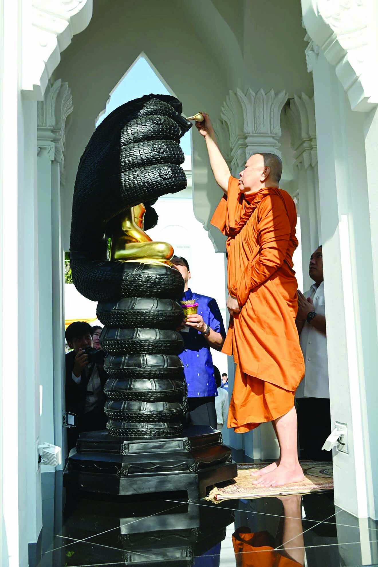 สดจากหน้าพระ 