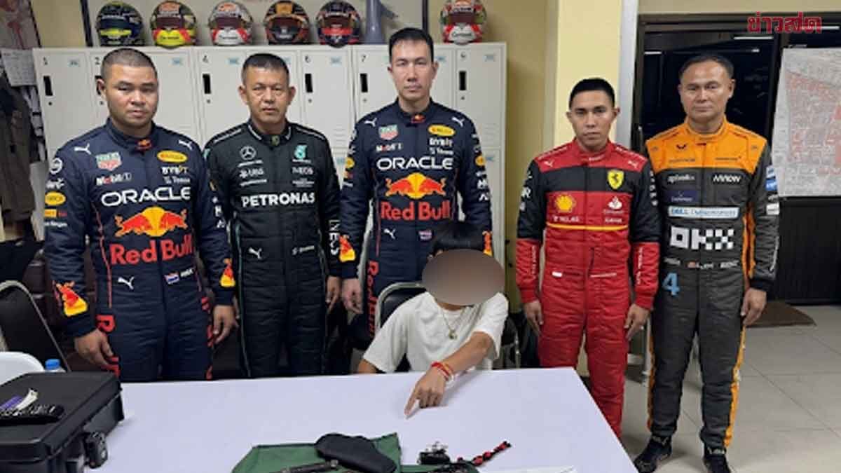 ฝ่าไฟแดงเป็นเหตุ จับหนุ่มขับรถผิดกฎจราจร ค้นพบปืน-มีด กระสุน อ้างเอาไว้ป้องกันตัว