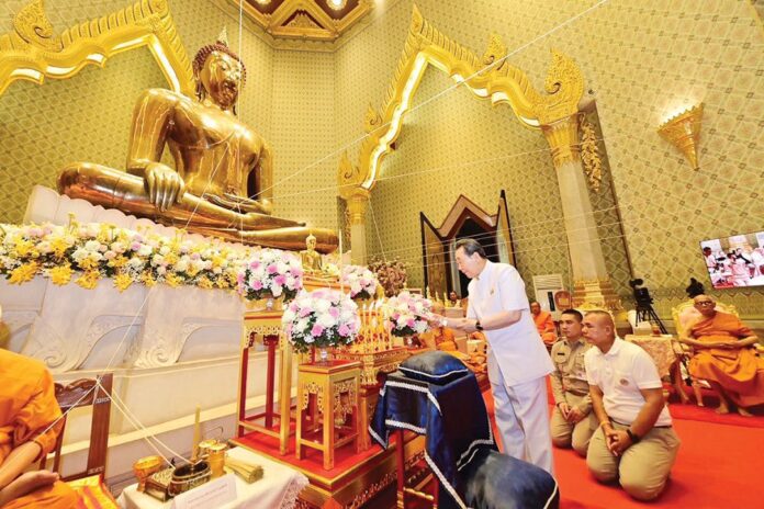 สดจากหน้าพระ - วัดอรุณอัญเชิญหลวงพ่อแจ้ง ให้สรงน้ำเทศกาลสงกรานต์
