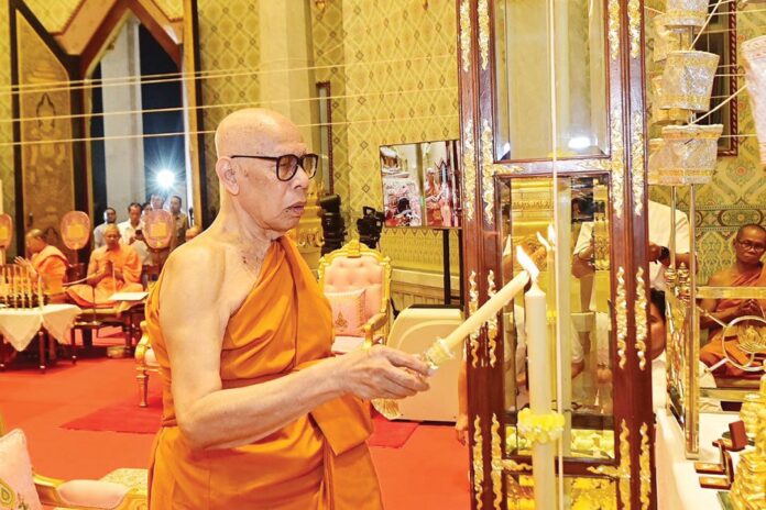 สดจากหน้าพระ - วัดอรุณอัญเชิญหลวงพ่อแจ้ง ให้สรงน้ำเทศกาลสงกรานต์