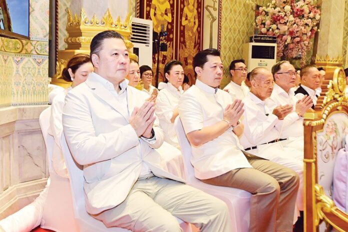 สดจากหน้าพระ - วัดอรุณอัญเชิญหลวงพ่อแจ้ง ให้สรงน้ำเทศกาลสงกรานต์