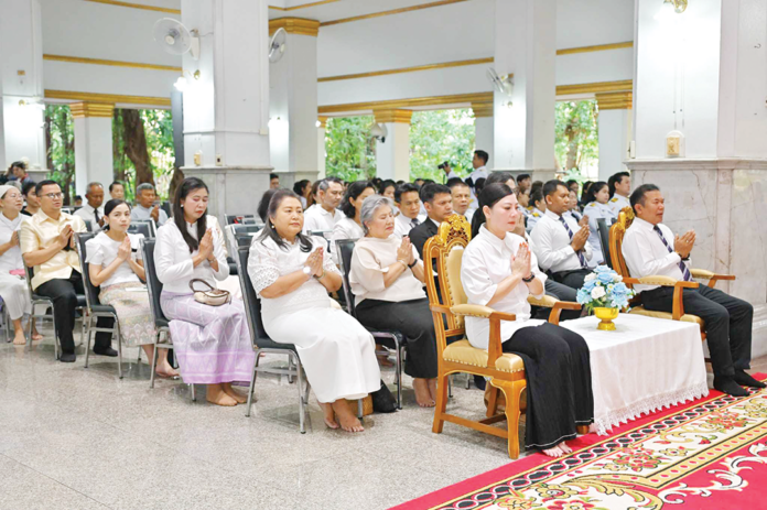 สดจากหน้าพระ - จัดพิธีเจริญพระพุทธมนต์-ตักบาตร ถวายราชกุศลกรมสมเด็จพระเทพฯ