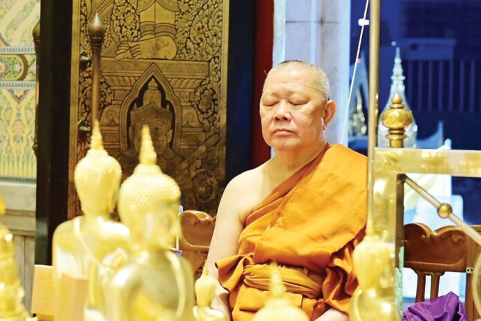 สดจากหน้าพระ - วัดอรุณอัญเชิญหลวงพ่อแจ้ง ให้สรงน้ำเทศกาลสงกรานต์