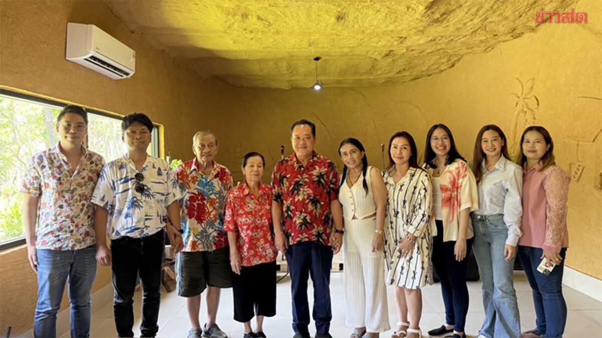 “เสก โลโซ” รดน้ำขอพร ‘ทวี สอดส่อง’ ชื่นมื่น-เขากลิ้งอบอุ่นกิจกรรมสงกรานต์