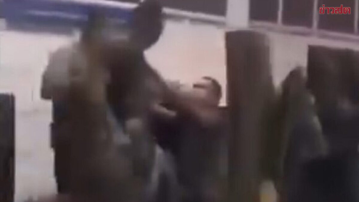 ทบ. สั่งขัง 3 เดือน 10 พลทหาร เปิดสาเหตุรุมชกกันในโรงนอน