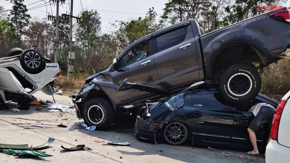 รถพ่วงเบรกแตก พุ่งชนรถเก๋ง-กระบะ รวม 9 คัน มีผู้เสียชีวิต 2 ราย บาดเจ็บ 6 คน