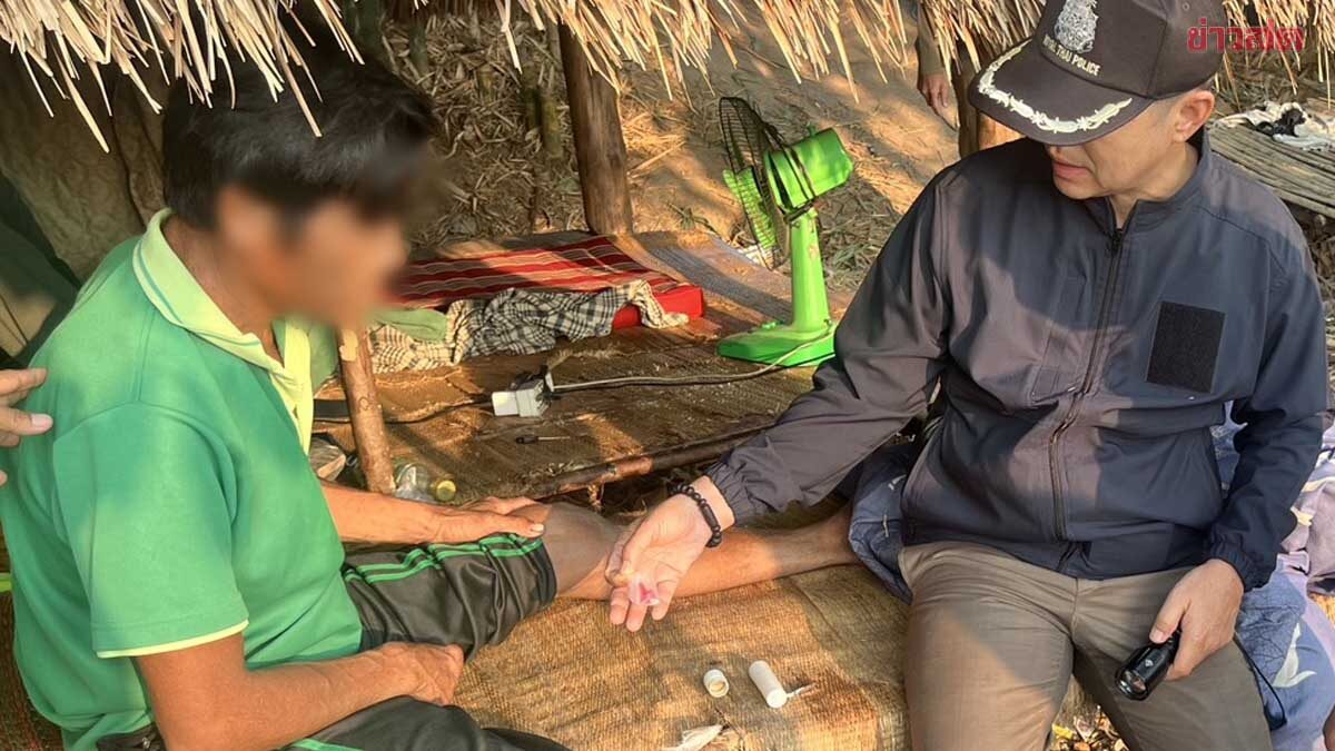 สะเทือนวงการแพทย์! บุกจับหนุ่มเสพ ‘ยาบ้า’ อ้างเป็นโรคเกาต์ ต้องดูดประจำถึงเดินได้