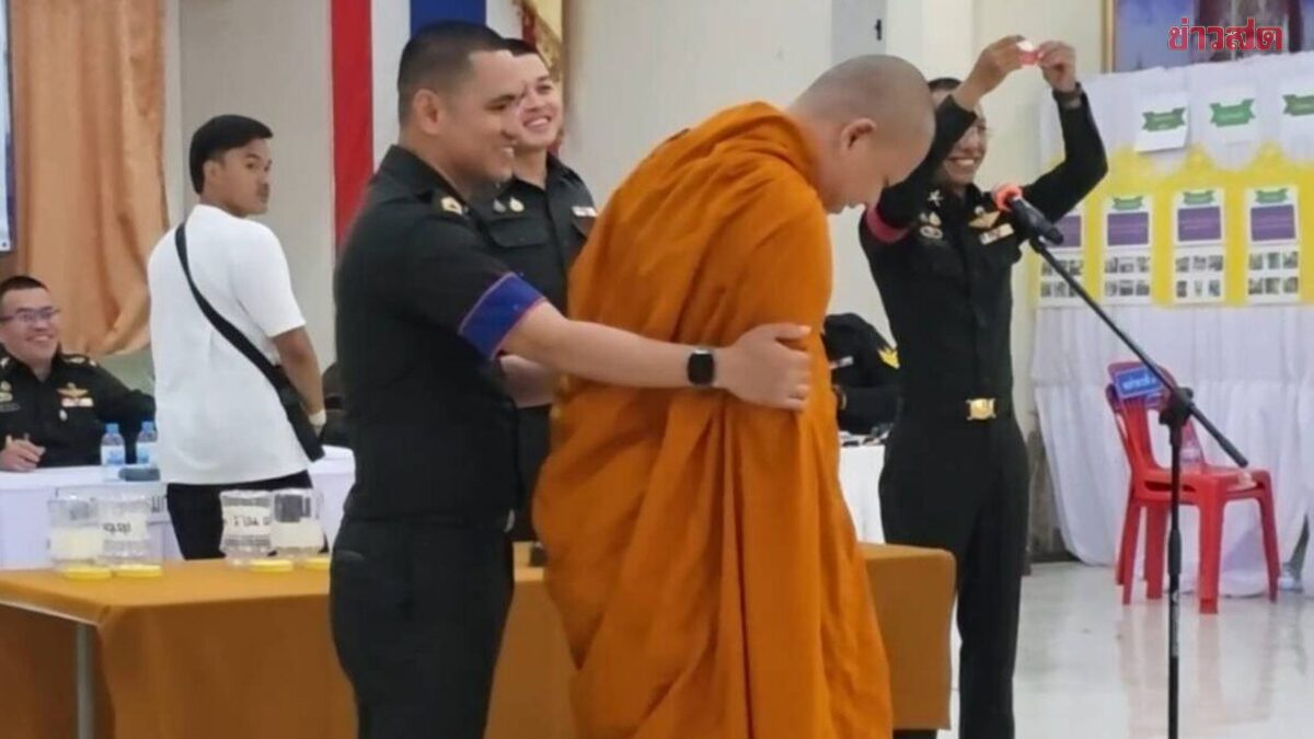 เกณฑ์ทหาร 69 คนรอดพระไม่รอด มือดีจับได้ใบแดง กองเชียร์เป็นลมล้ม 3 ราย