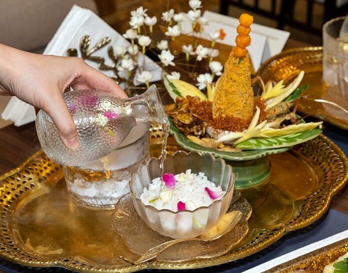 อลังการข้าวแช่ ร้านสรรพรส เครื่องเคียงโบราณ 30 อย่าง