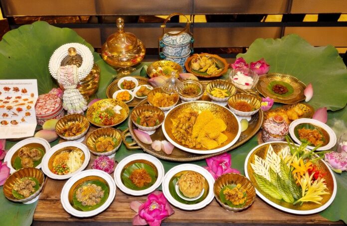 อลังการข้าวแช่ ร้านสรรพรส เครื่องเคียงโบราณ 30 อย่าง