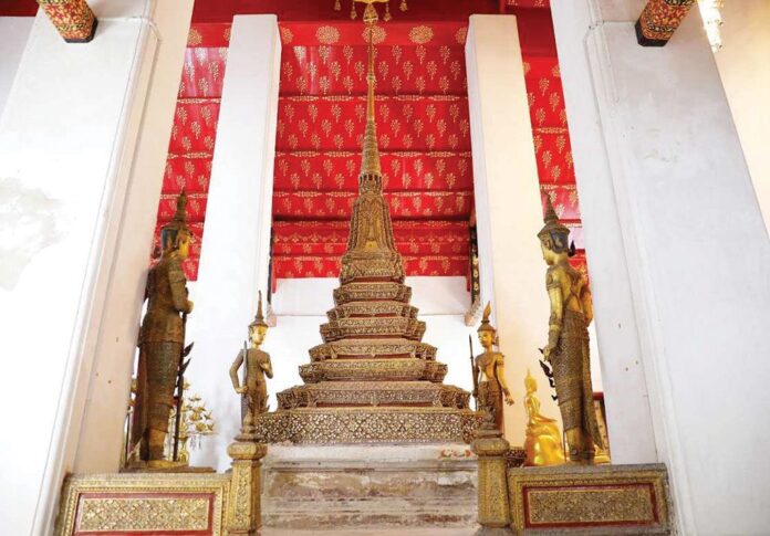สดจากหน้าพระ