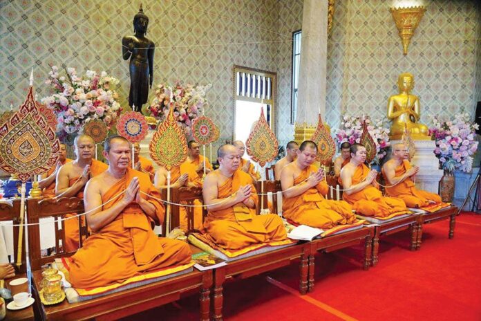 สดจากหน้าพระ