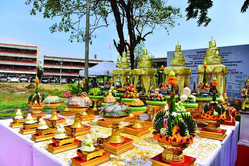 สดจากหน้าพระ