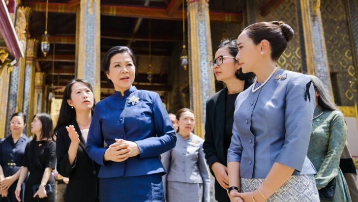 Vietnam’s first lady dons traditional Thai dress on Bangkok cultural tour