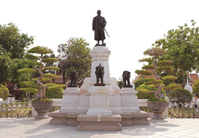 สดจากหน้าพระ