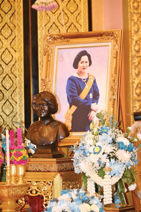 สดจากหน้าพระ