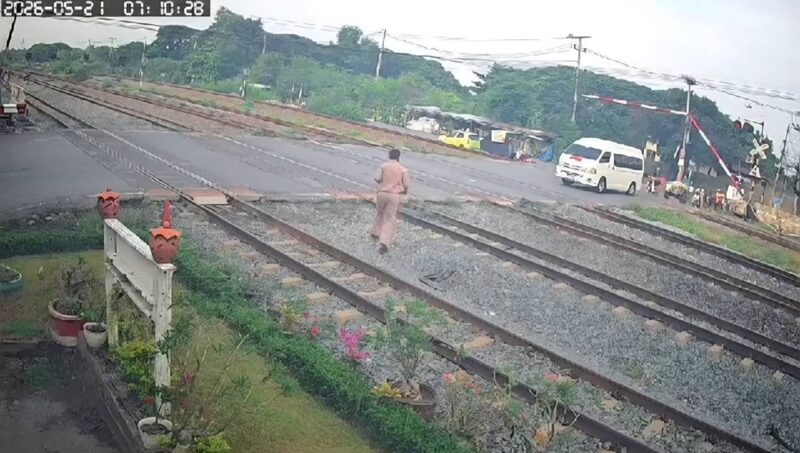 คนขับรถตู้รับส่งนักเรียน
