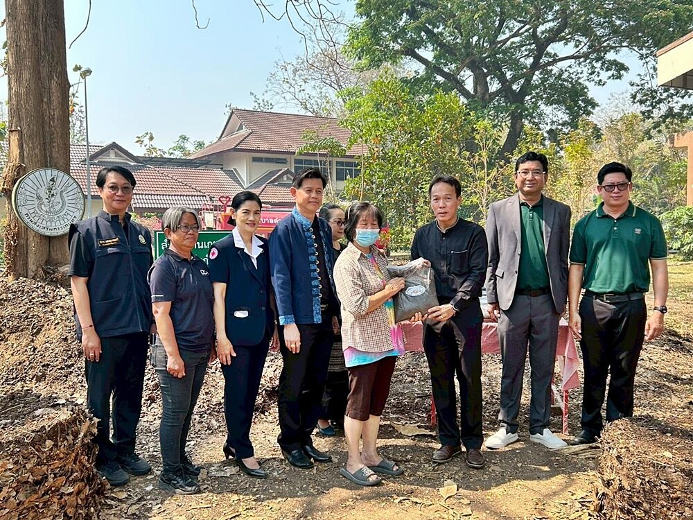 ชาวสันกำแพงไอเดียเจ๋ง เดินหน้า “ตลาดใบไม้แลกไข่” ลดเผา-ลดฝุ่น PM2.5