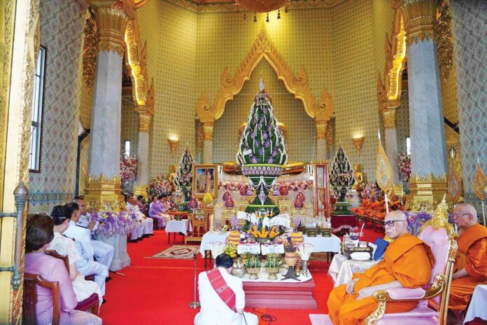 สดจากหน้าพระ