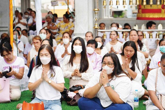 สดจากหน้าพระ